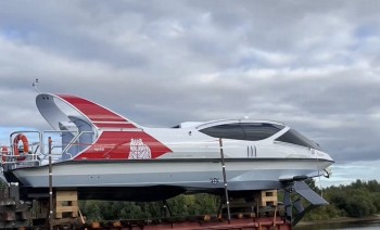 Скоростной катер Looker 390-T спустили на воду в Перми
