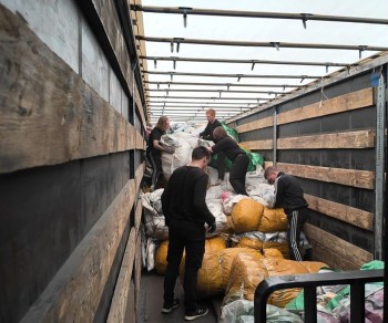 Приволжские таможенники передали для жителей ДНР 40 т гумгруза Приволжские таможенники передали для жителей ДНР 40 т гумгруза