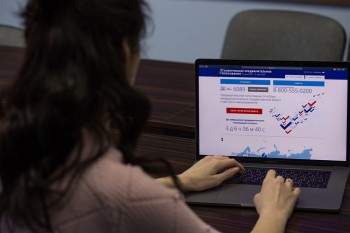 Волонтеры поддерживают участников предварительного голосования в Нижнем Новгороде