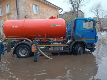 Водооткачивающая техника работает в районах Нижнего Новгорода в связи с потеплением