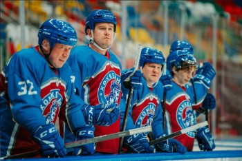 Юные нижегородцы могут побывать на кинопоказах фильма "Хоккейные папы" по "Пушкинской карте"