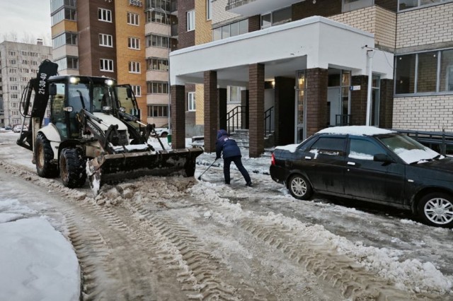 Почти 70 единиц техники направлено на уборку после снегопада в Чебоксарах