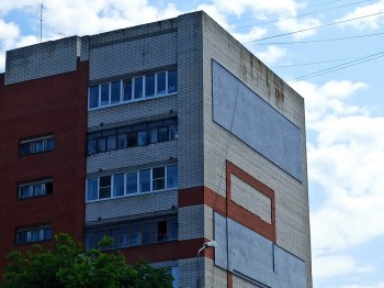 Стену многоэтажки в Кстове утеплили после вмешательства жилинспекции
