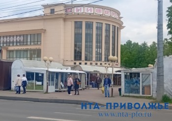 Три НТО останутся на площади перед Автозаводским универмагом Три НТО останутся на площади перед Автозаводским универмагом
