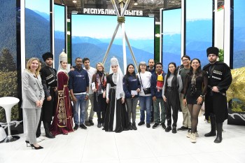 Завершающие экскурсии для иностранных участников ВФМ проходят на выставке "Россия"