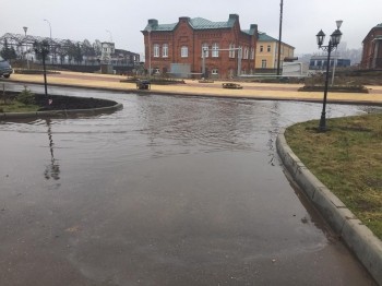 Нижегородский минтранс объяснил подтопление территории Стрелки после дождя незавершенными работами по созданию ливневки