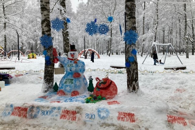 Около сотни снежных скульптур установили в парке им. А.С. Пушкина в Нижнем Новгороде