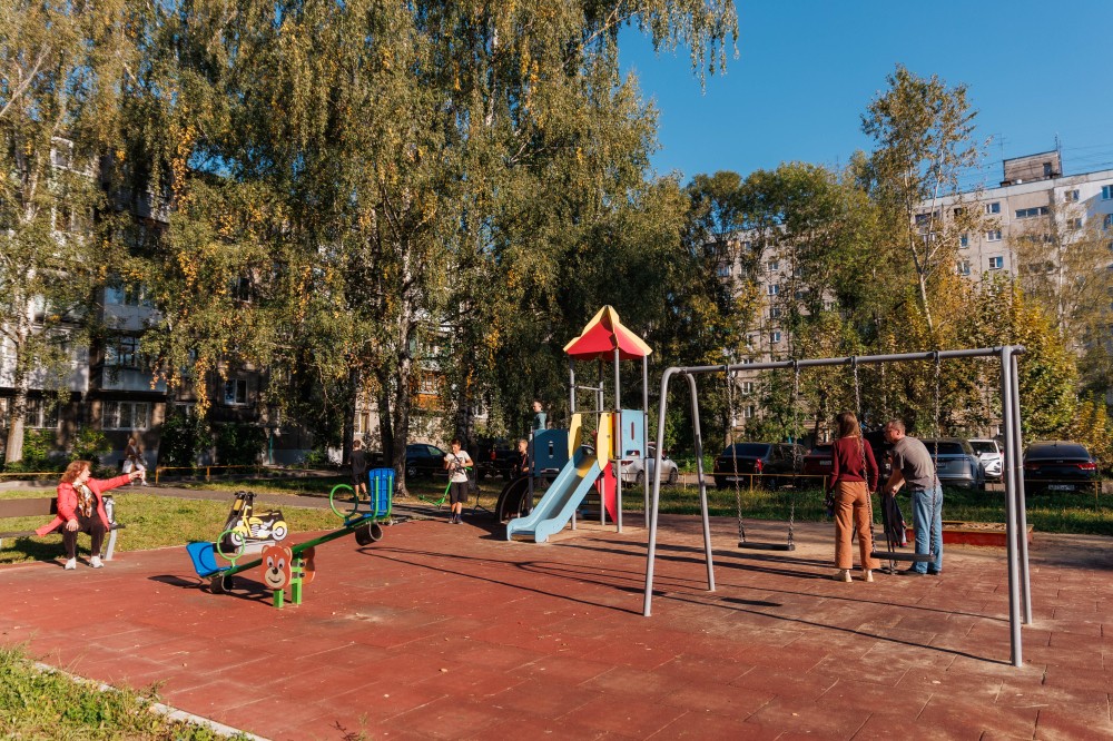 Социальные участковые помогли в установке детской площадки в Нижнем Новгороде