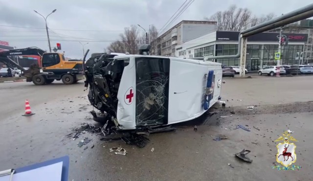 Четверо пострадали в ДТП со скорой помощью в Арзамасе Четверо пострадали в ДТП со скорой помощью в Арзамасе