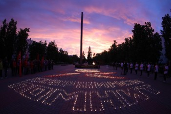 Жители Дзержинска зажгли 2500 свечей в память о героях Великой Отечественной войны