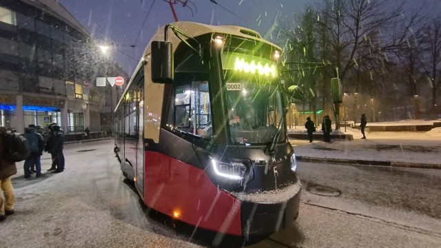 Глеб Никитин и Роман Головченко проехали на новом трамвае "МиНиН" (ВИДЕО)