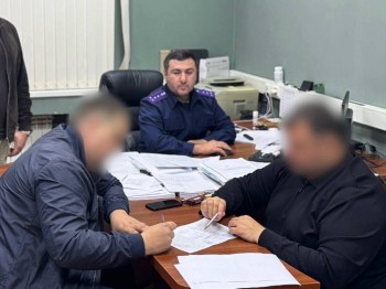 Номера "777" и "888" обещал сделать начальник саратовского УГРО за взятку