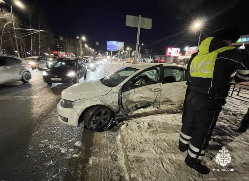 Пострадавшие есть в ДТП с иномаркой и автобусом №400 в Ижевске