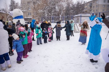 Новогодние праздники проводят во дворах домов для жителей Нижегородской области