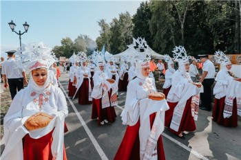 Руководство Чебоксар поздравляет горожан с Днём работника культуры