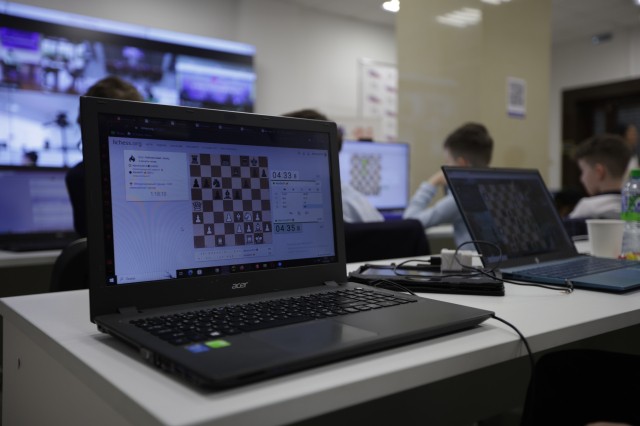 Онлайн-турнир по шахматам между Россией и Китаем прошел в Штабе общественной поддержки 