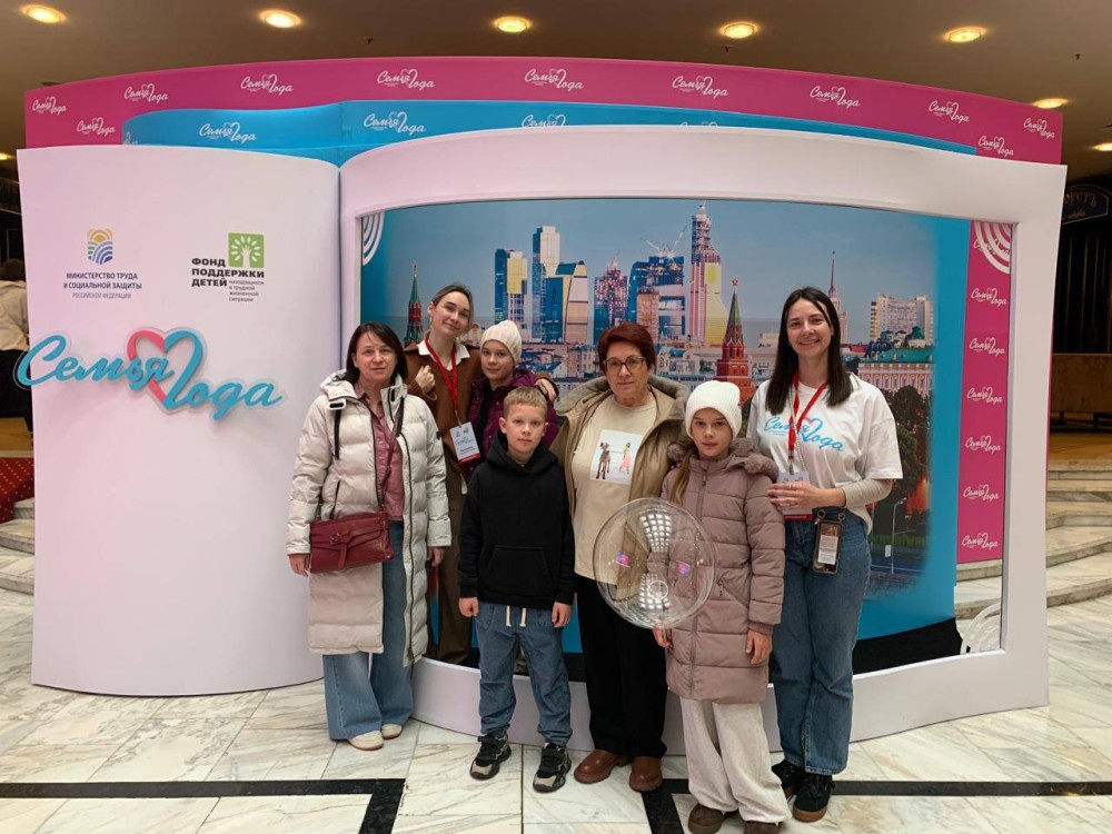 Многодетную семью Ежовых из Арзамаса наградили в Москве по итогам Всероссийского конкурса «Семья года – 2025»