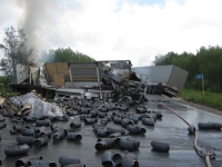 В Нижегородской области в результате ДТП с участием 4 грузовиков произошел разлив топлива с последующим возгоранием, 1 машина сгорела