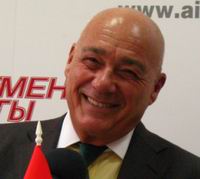 Познер считает, что поступать на журфак сразу после школы бессмысленно