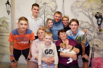 Около 900 нижегородских многодетных семей получили земельные участки и жилищные сертификаты в I полугодии 2025 года Около 900 нижегородских многодетных семей получили земельные участки и жилищные сертификаты в I полугодии 2025 года