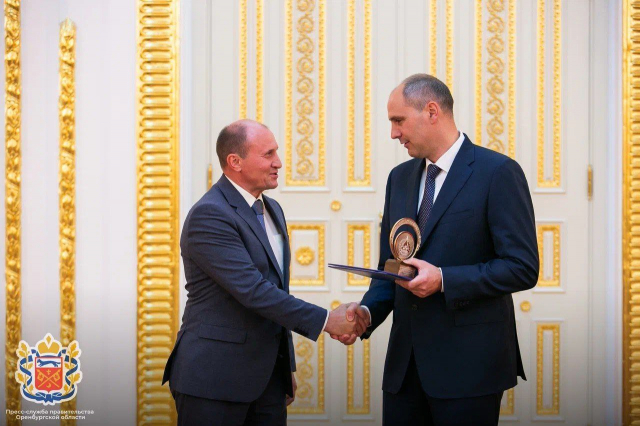 Денис Паслер вручил награды призерам областного конкурса "Лидер экономики" Денис Паслер вручил награды призерам областного конкурса "Лидер экономики"