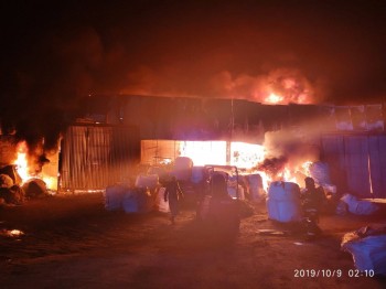 Металлический склад площадью 600 кв. м. сгорел в Канавинском районе Нижнего Новгорода