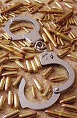 Нижегородские милиционеры задержали молодых людей, которые стреляли из ружей по окнам на ул.Горького