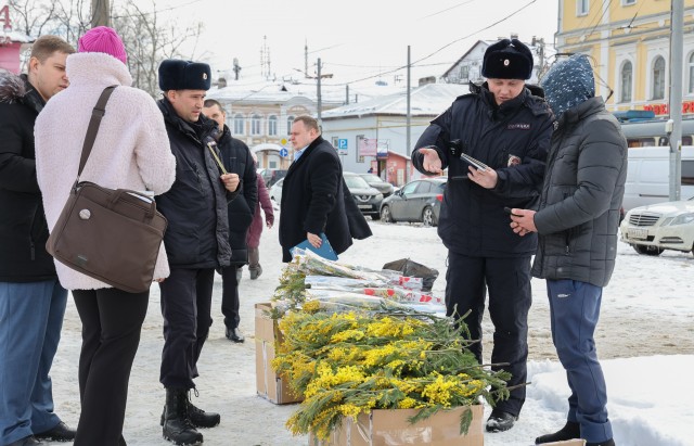 Рейды по незаконной торговле цветами проходят в Нижнем Новгороде