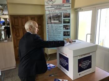 Мэр Арзамаса Нижегородской области Михаил Мухин проголосовал на выборах губернатора 