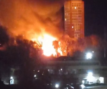 Расселённый дом сгорел на пл.Сенной в Нижнем Новгороде 17 апреля (ВИДЕО)