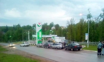 Разгневанные ценами на бензин водители заблокировали АЗС "Башнефть" в Башкирии