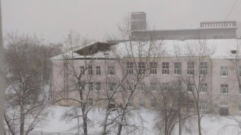 Часть кровли обрушилась в здании казанской "Гимназии №27"