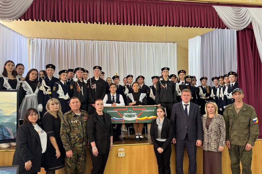 Парту Героя Александра Алексеева открыли в Чебоксарском округе Чувашии