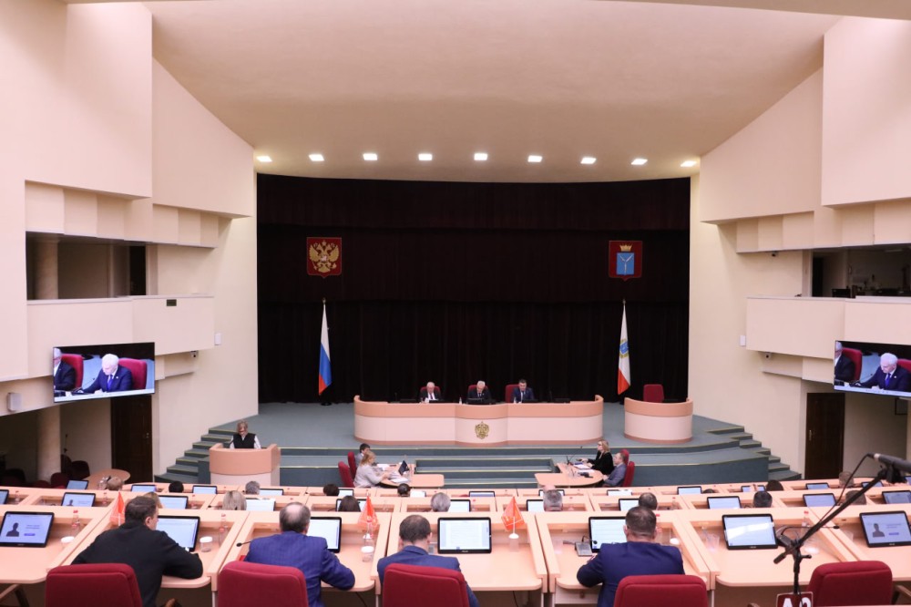 Штрафы за мерцающие вывески и граффити ввели в Саратовской области