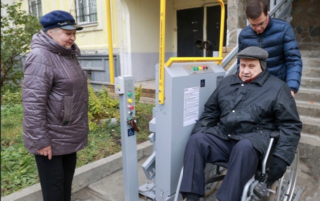 Нижегородскому ветерану Николаю Шишкину установили подъемник для прогулок Нижегородскому ветерану Николаю Шишкину установили подъемник для прогулок