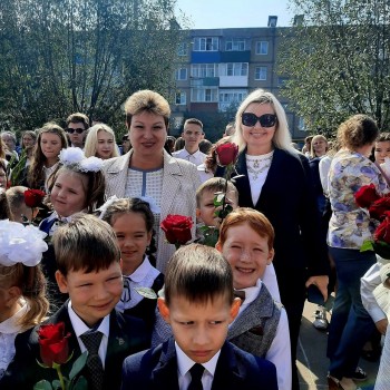 Ольга Гусева приняла участие в торжественной линейке в Первомайской средней школе