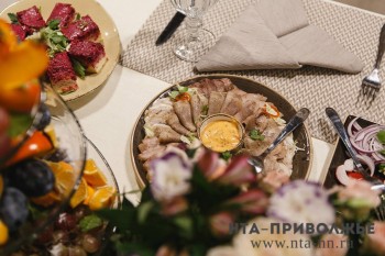 Новогодний стол для россиян подорожал на 2,74%: его цена составит 6,4 тыс рублей