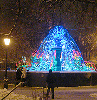 Кондрашов просит УМВД по Н.Новгороду найти вандалов, портящих новогоднее оформление города 