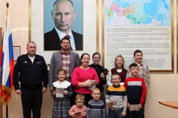 Семья Фейнстра из Канады получила разрешение на временное проживание в России