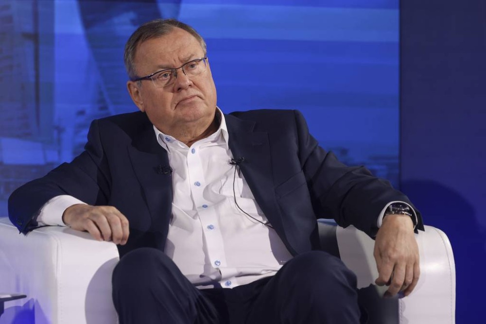 Глава ВТБ Андрей Костин предложил расширить полномочия банков в борьбе с дропами